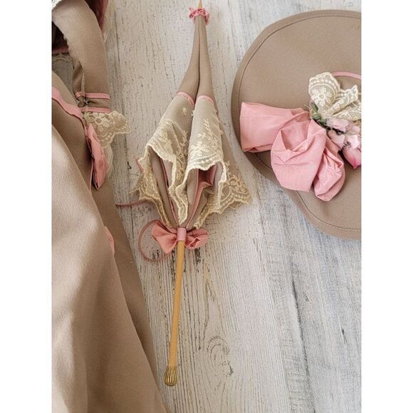 Franklin heirloom day at the race Gabriella porcelain doll collectible - Picture 16 of 16